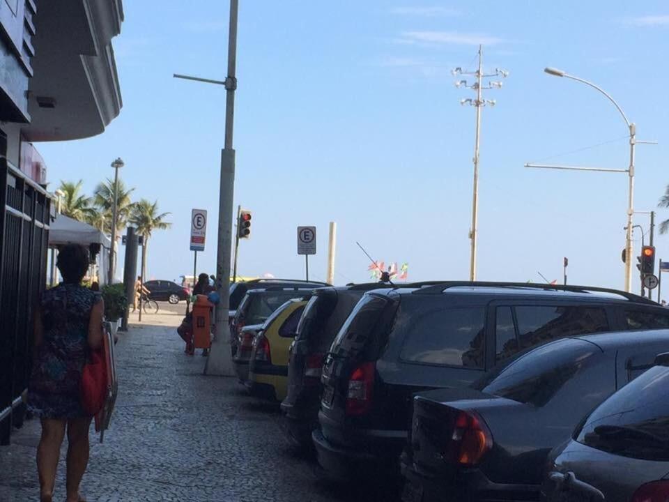 Em Copacabana A 50 Metros Da Apartamento *