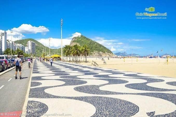 Em Copacabana A 50 Metros Da Apartamento